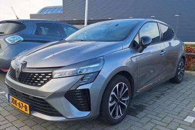 RENAULT Clio 1.6 E-Tech Hybrid 145pk Techno / 9,3 Navigatie / Camera / Stoelverwarming