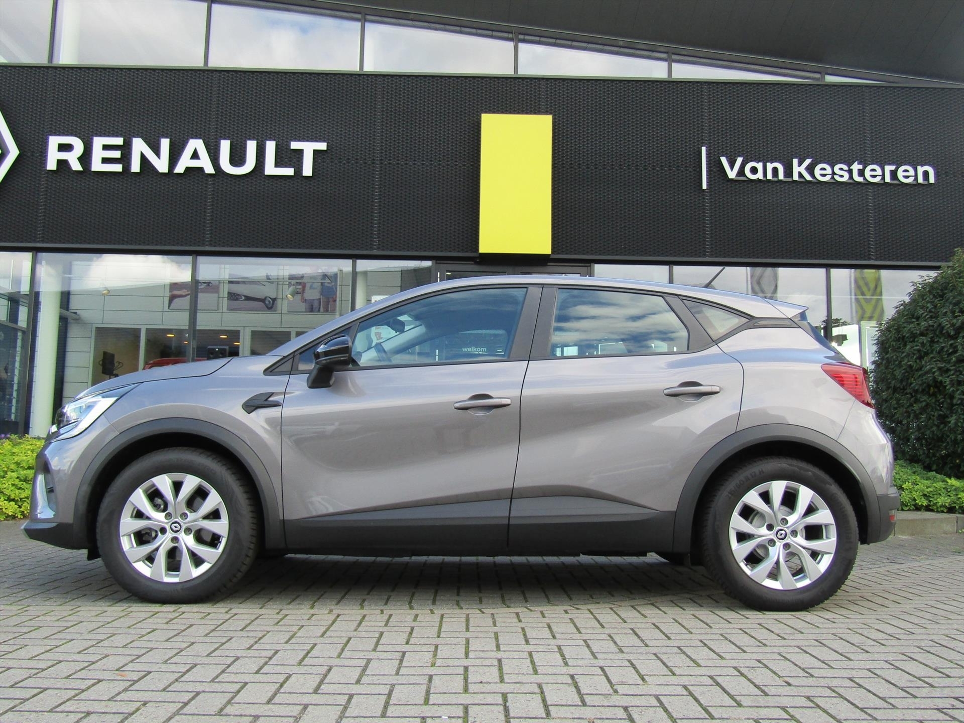 RENAULT Captur E-Tech Hybrid 145pk / Trekhaak / Navigatie / Camera / 4 Seizoen banden