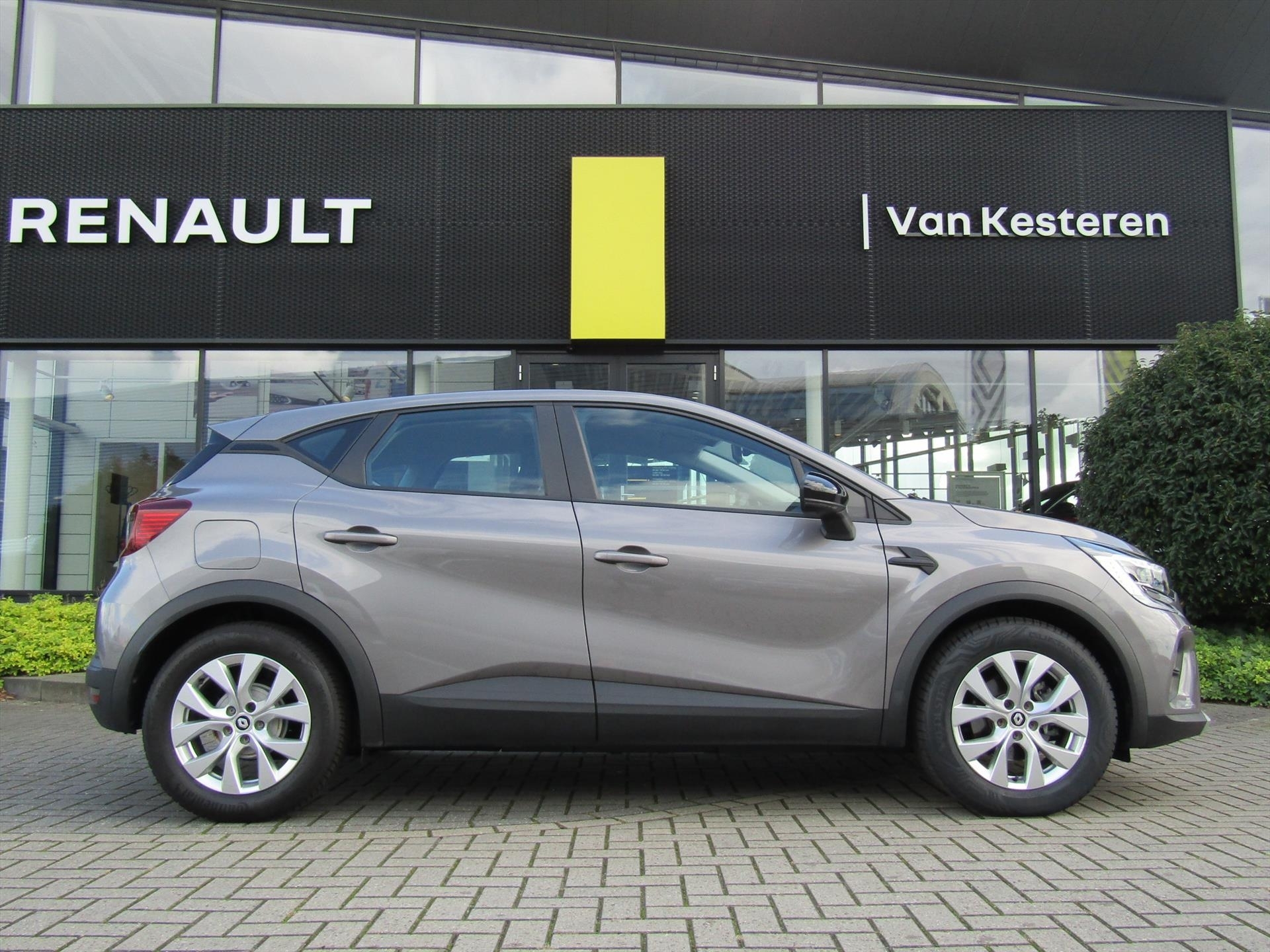 RENAULT Captur E-Tech Hybrid 145pk / Trekhaak / Navigatie / Camera / 4 Seizoen banden