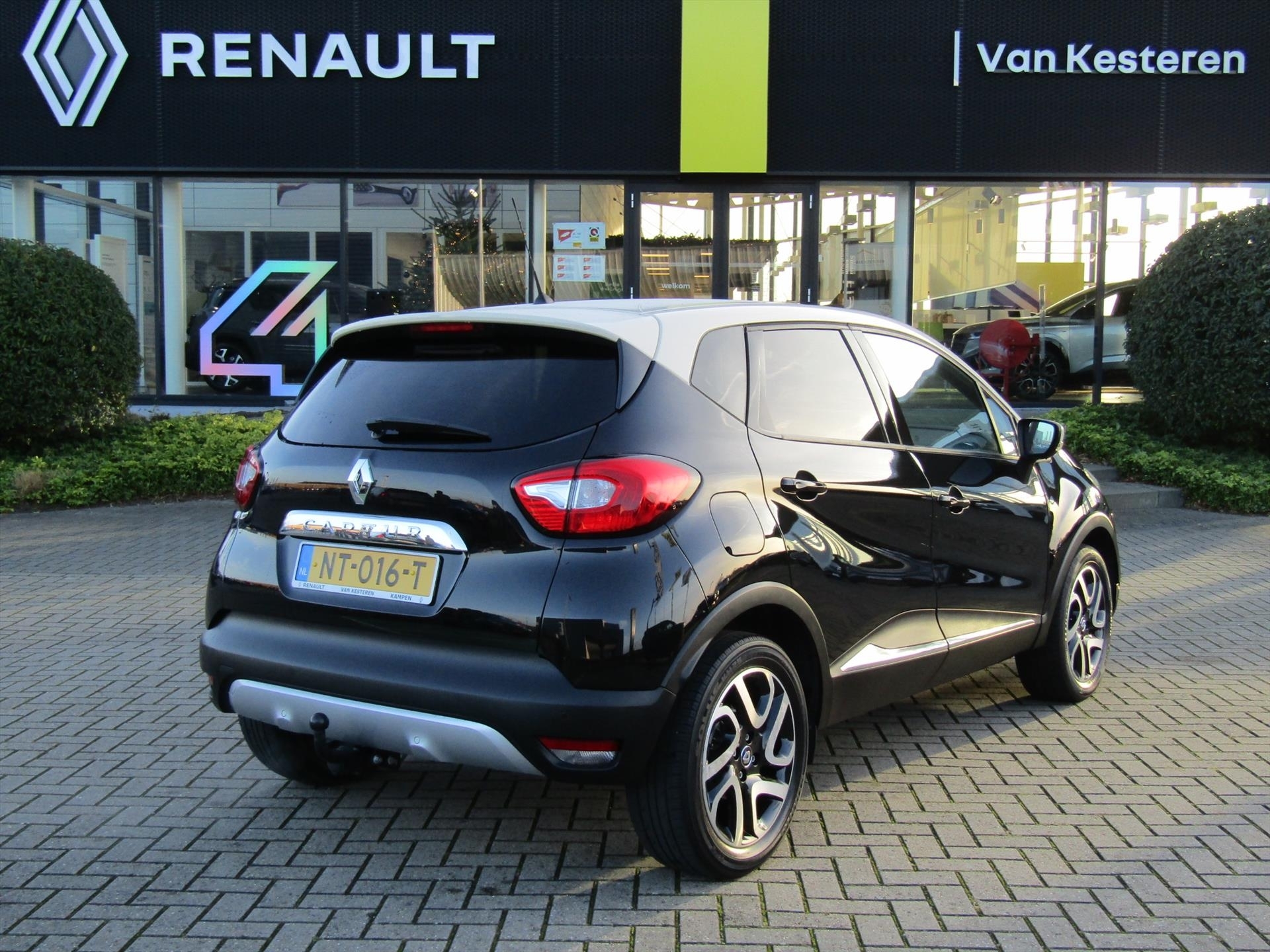 RENAULT Captur TCe 120pk EDC Xmod / Trekhaak / Navigatie / Camera / Stoelverwarming
