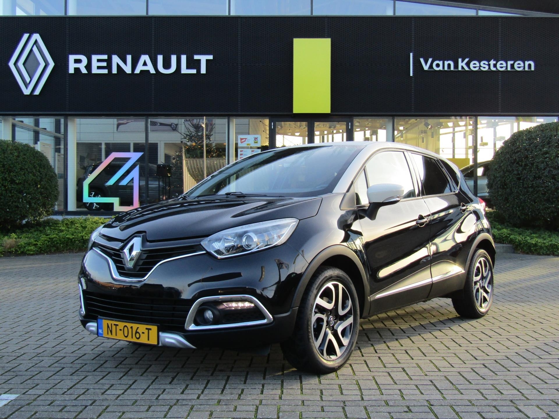 RENAULT Captur TCe 120pk EDC Xmod / Trekhaak / Navigatie / Camera / Stoelverwarming