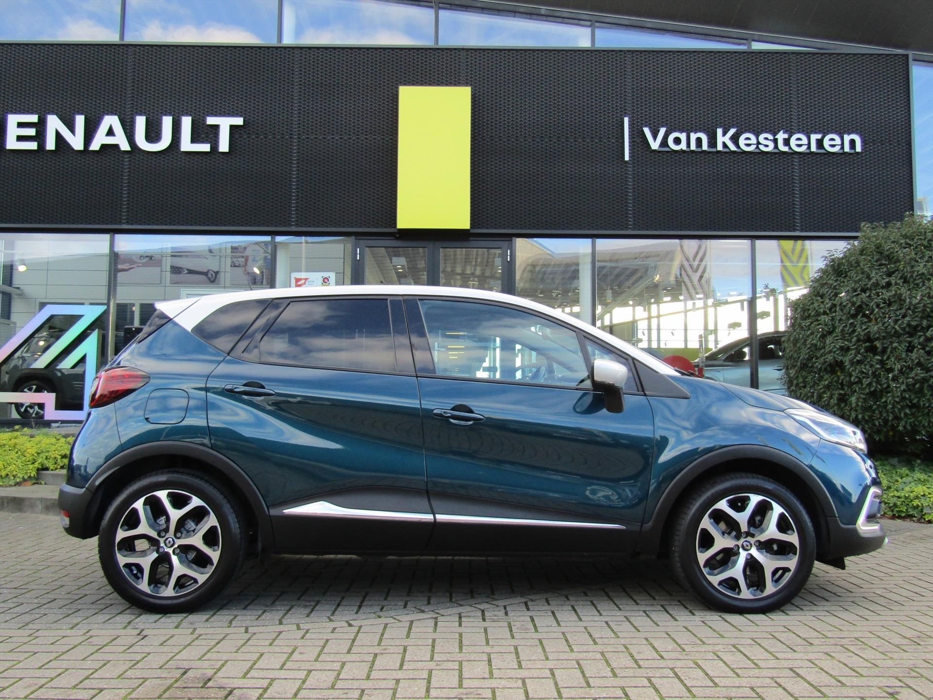 Renault Captur TCe 120pk Edition One / Trekhaak / R-Link Navigatie / Camera / Vol Leder