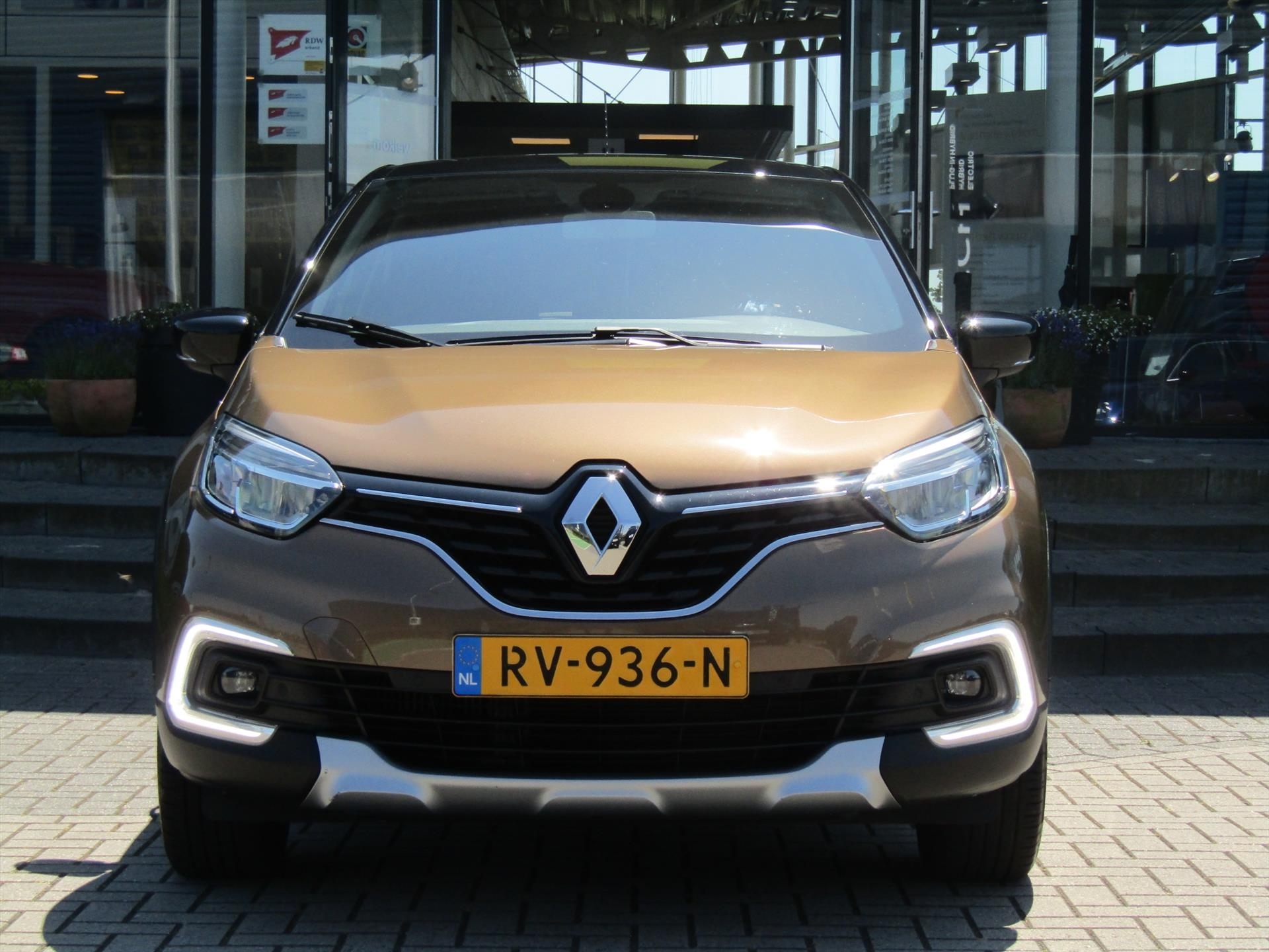 RENAULT Captur TCe 120pk Intens / Trekhaak / Navigatie / Camera / 1e eigenaar / Compleet dealer O.H