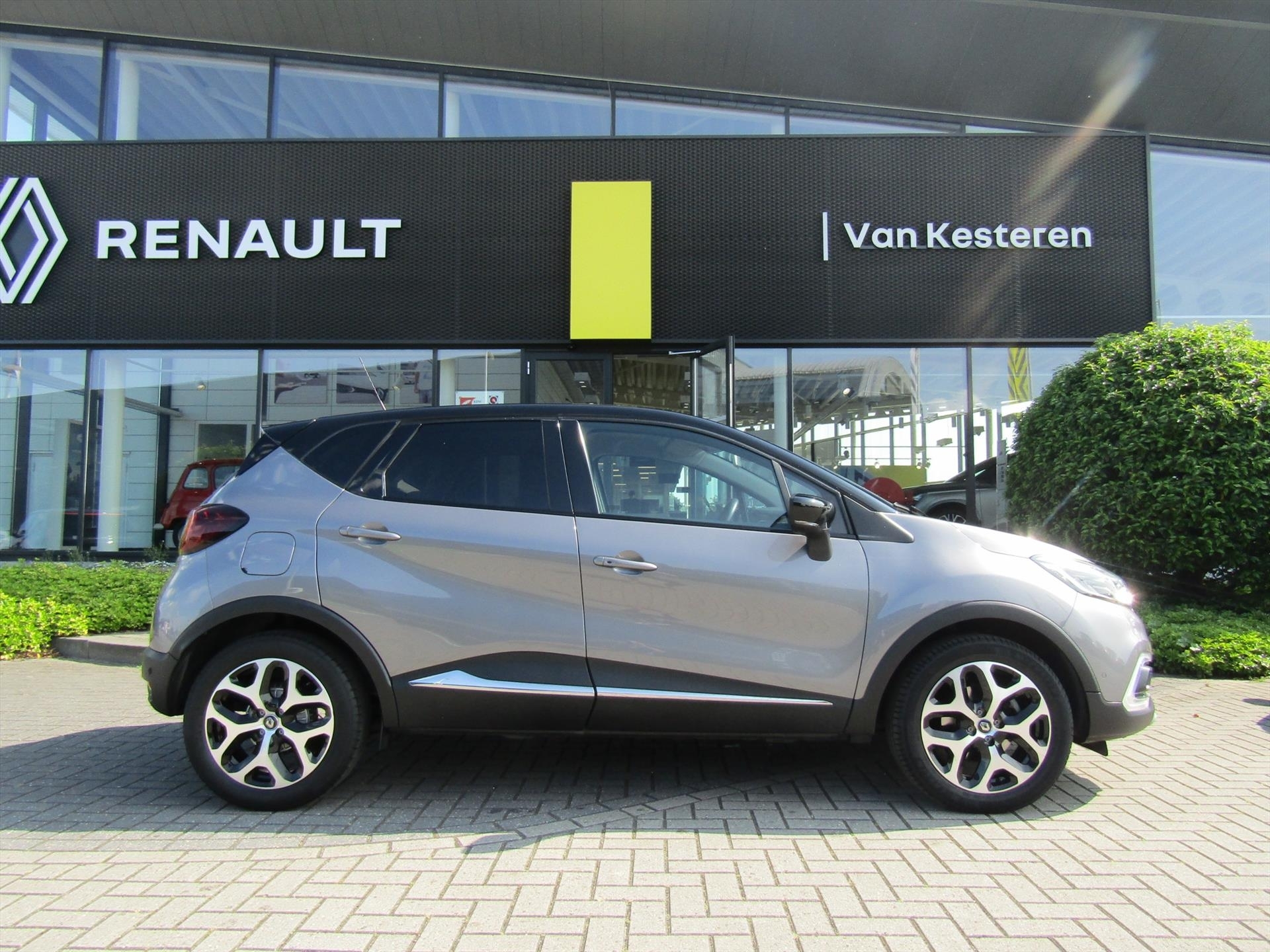 RENAULT Captur TCe 120pk Intens / Trekhaak / Navigatie / Camera / Blindspotwarning