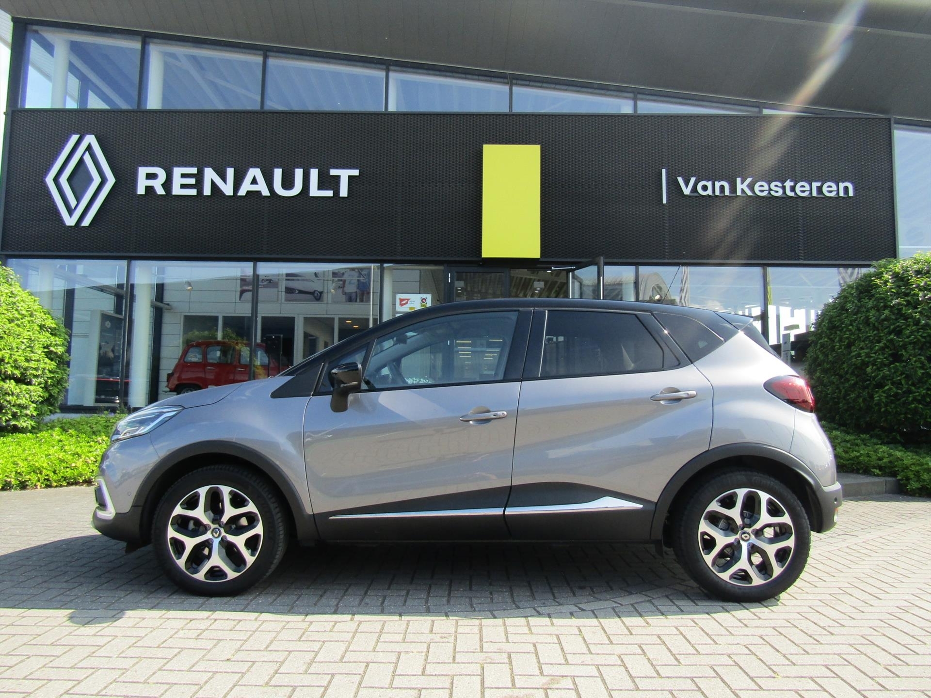 RENAULT Captur TCe 120pk Intens / Trekhaak / Navigatie / Camera / Blindspotwarning