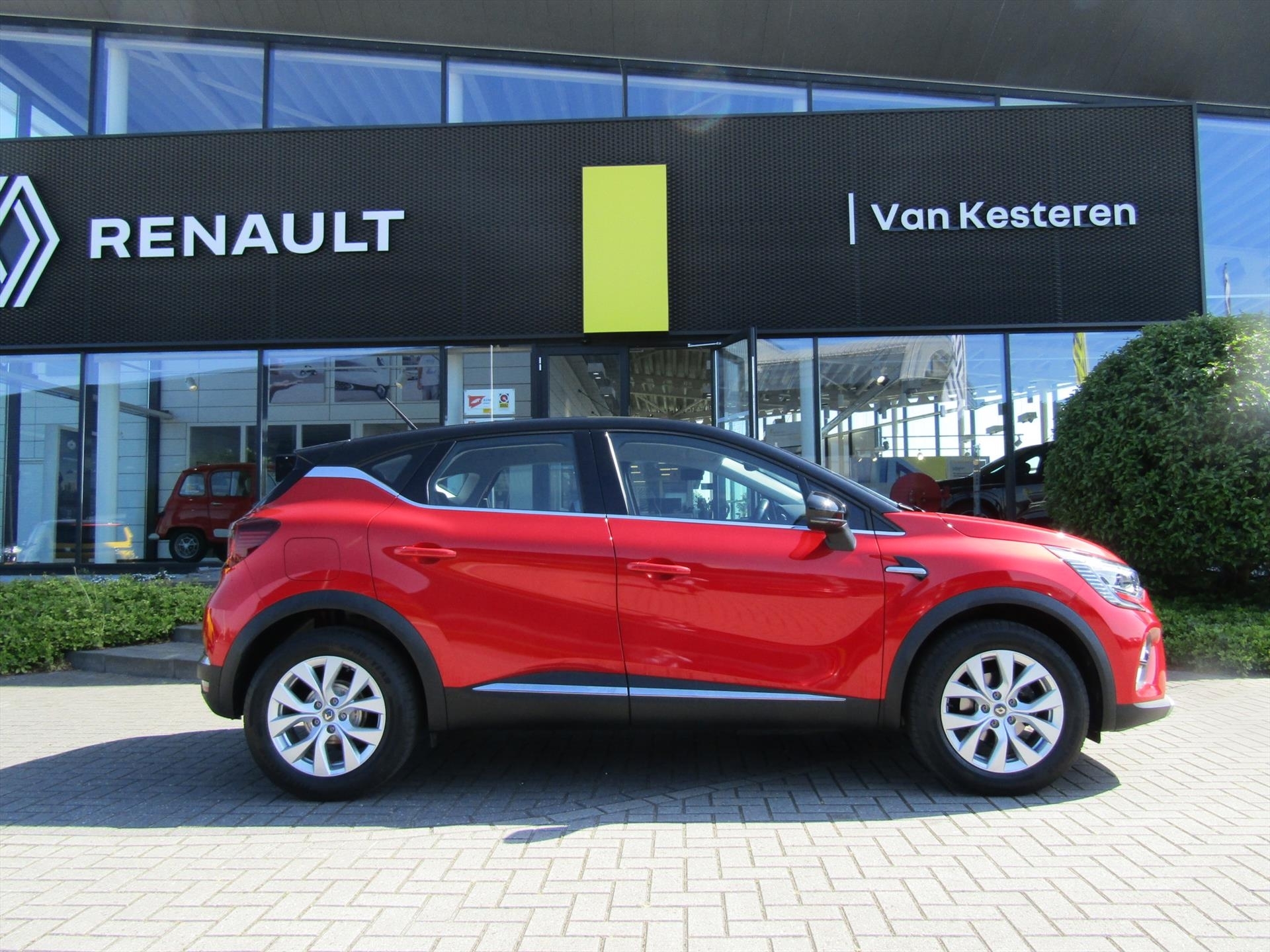 RENAULT Captur TCe 130pk GPF EDC Intens / Navigatie / Camera / Caravantrekker 1500kg