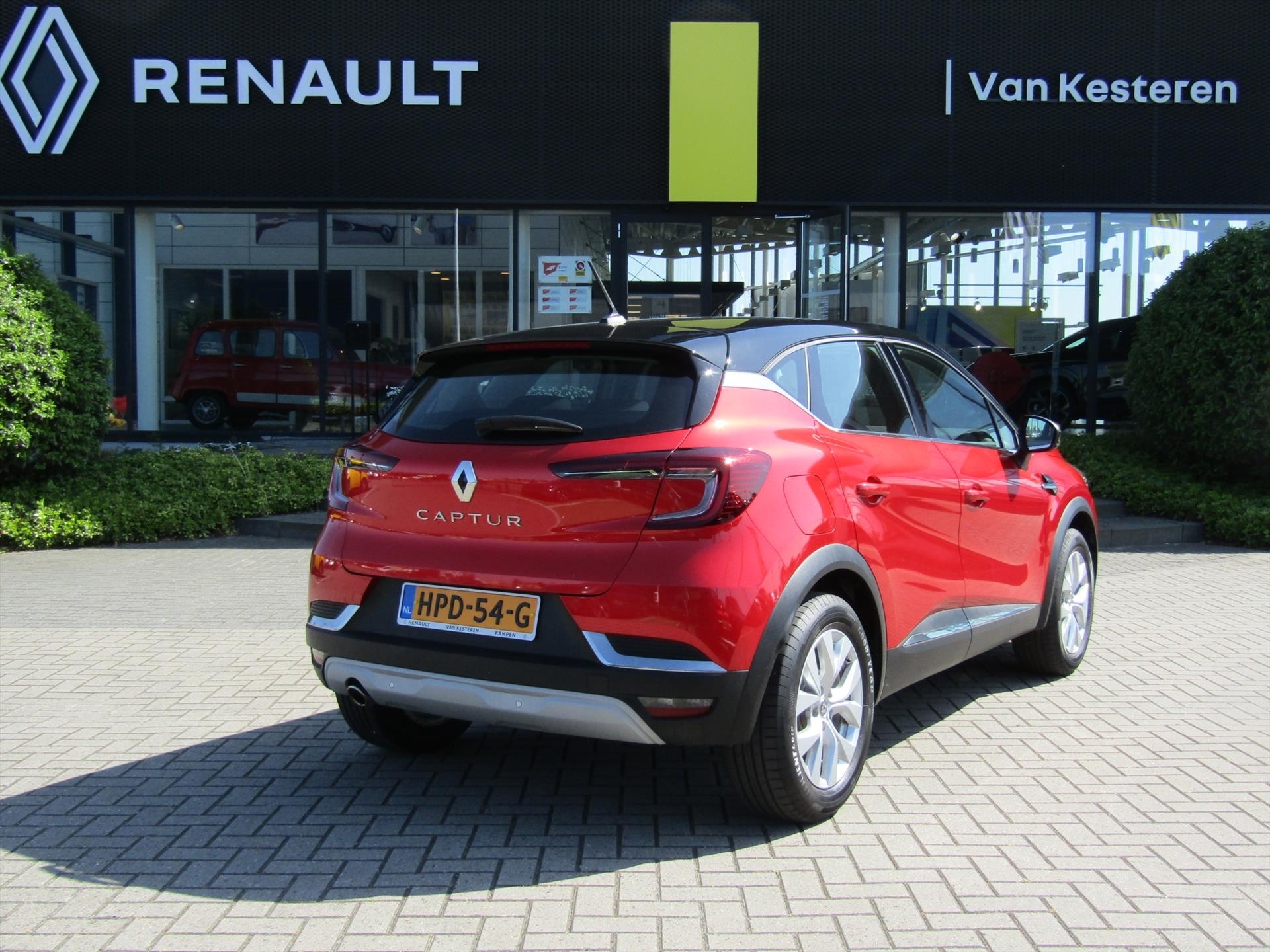 RENAULT Captur TCe 130pk GPF EDC Intens / Navigatie / Camera / Caravantrekker 1500kg