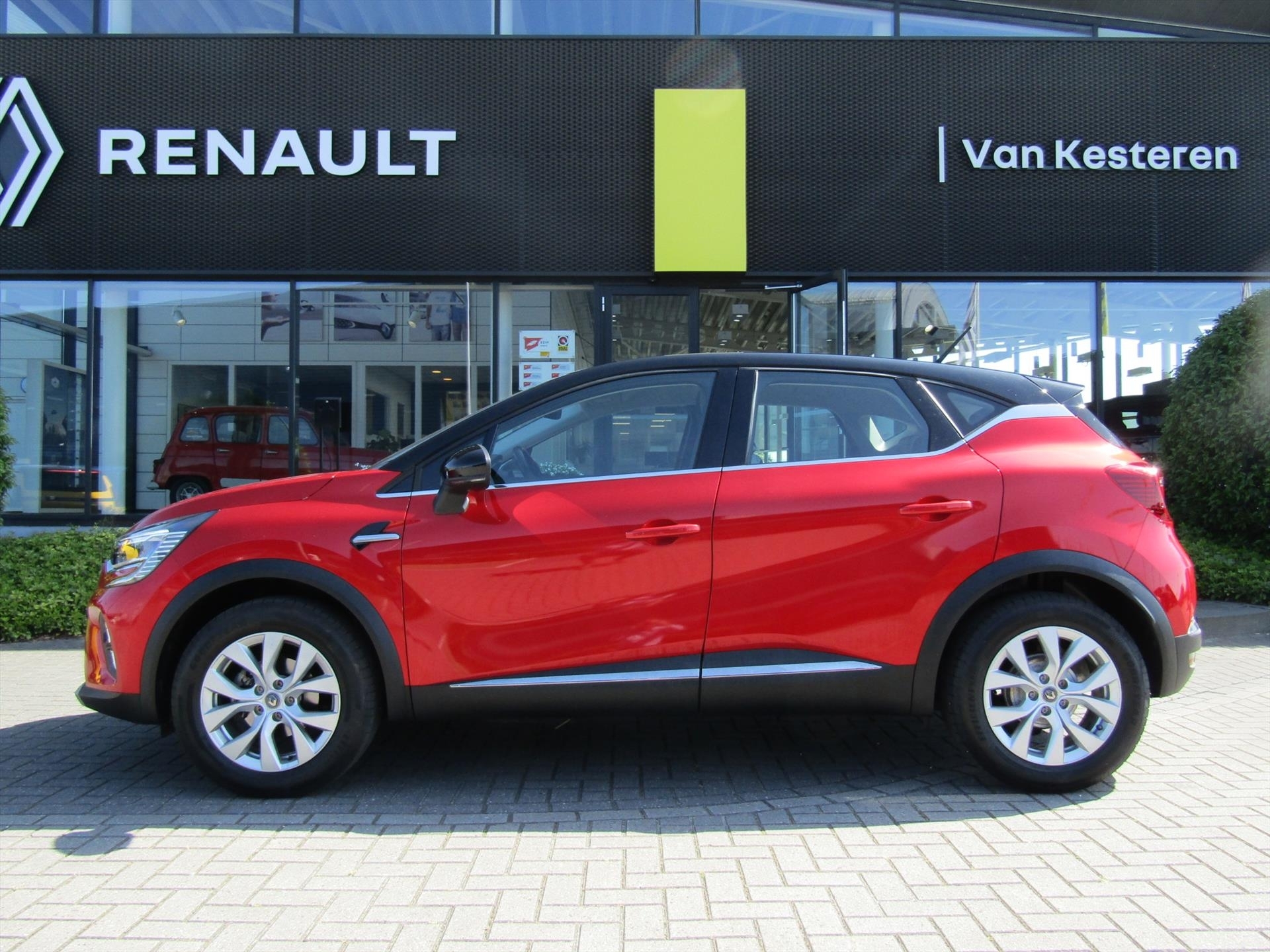 RENAULT Captur TCe 130pk GPF EDC Intens / Navigatie / Camera / Caravantrekker 1500kg