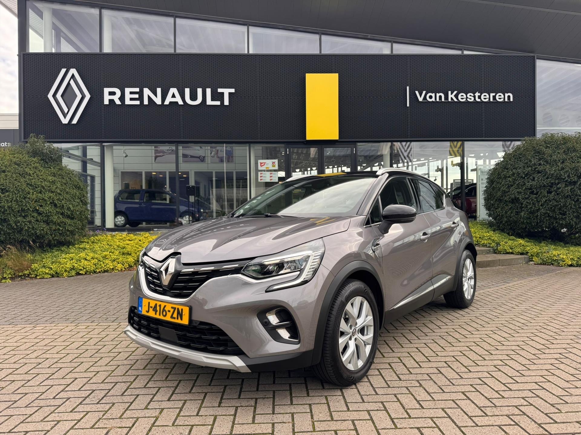 RENAULT Captur TCe 130pk GPF Intens / Trekhaak / Navigatie / Camera / Dakrails