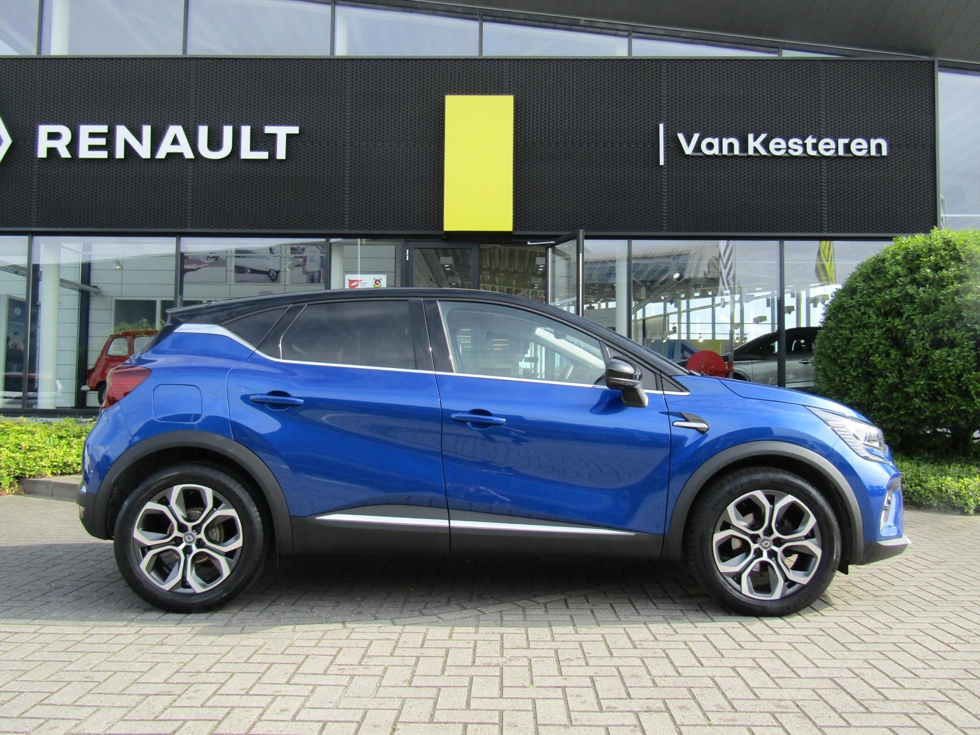 RENAULT Captur TCe 140pk GPF EDC Intens / Trekhaak / 9,3 Navigatie / 360 Camera / 18'' Lmv