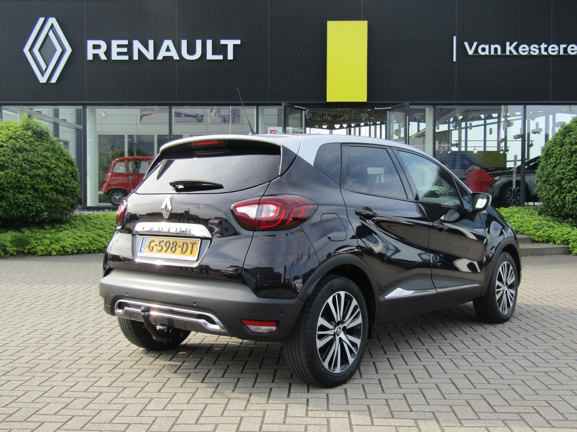 RENAULT Captur TCe 150pk EDC GPF Initiale Paris / Bose / Camera Vol Leder / Trekhaak / Panoramadak / 1e eigenaar