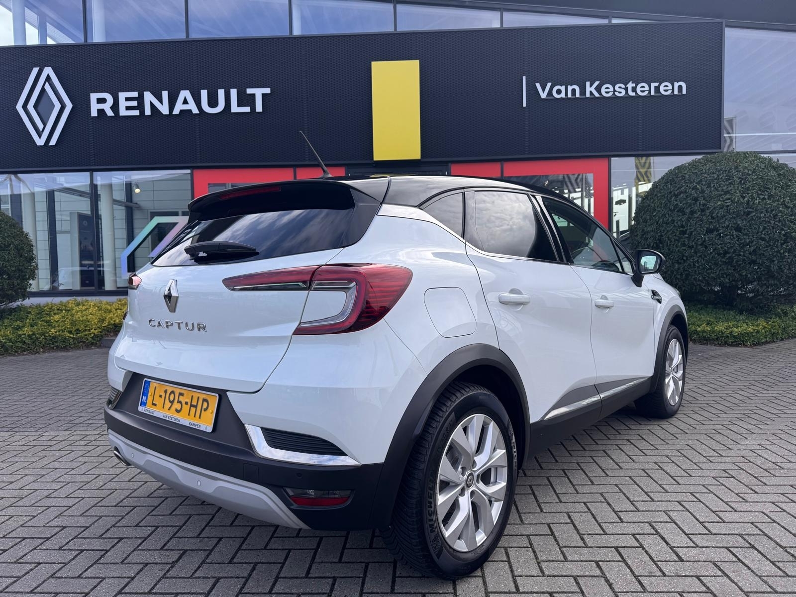 RENAULT Captur TCe 90pk GPF Intens / Camera / Navi / Compleet dealer O.H. / NL-auto 