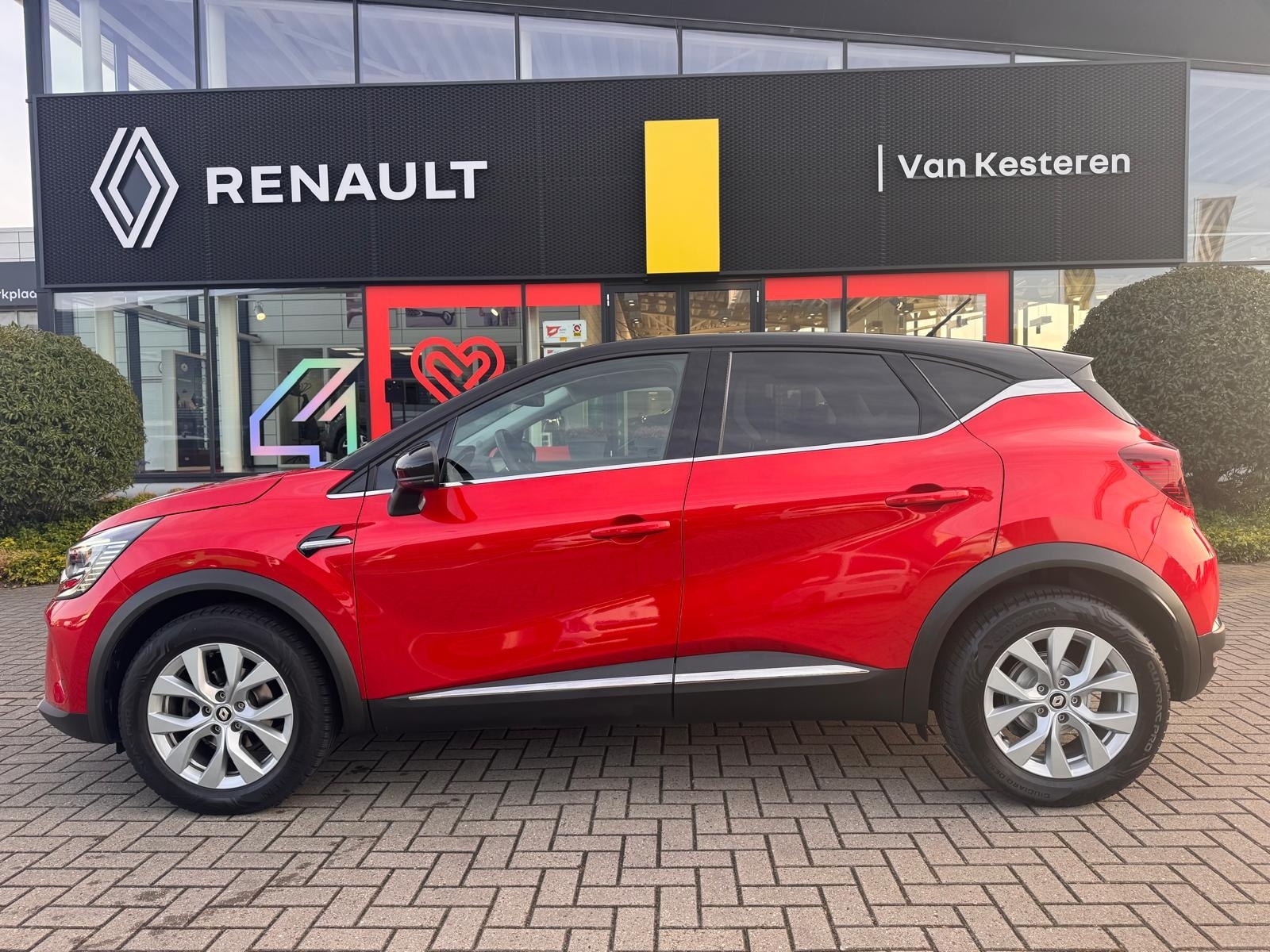 RENAULT Captur TCe 90pk Intens / Camera / 1e Eigenaar / Dealer O.H. / Navigatie 