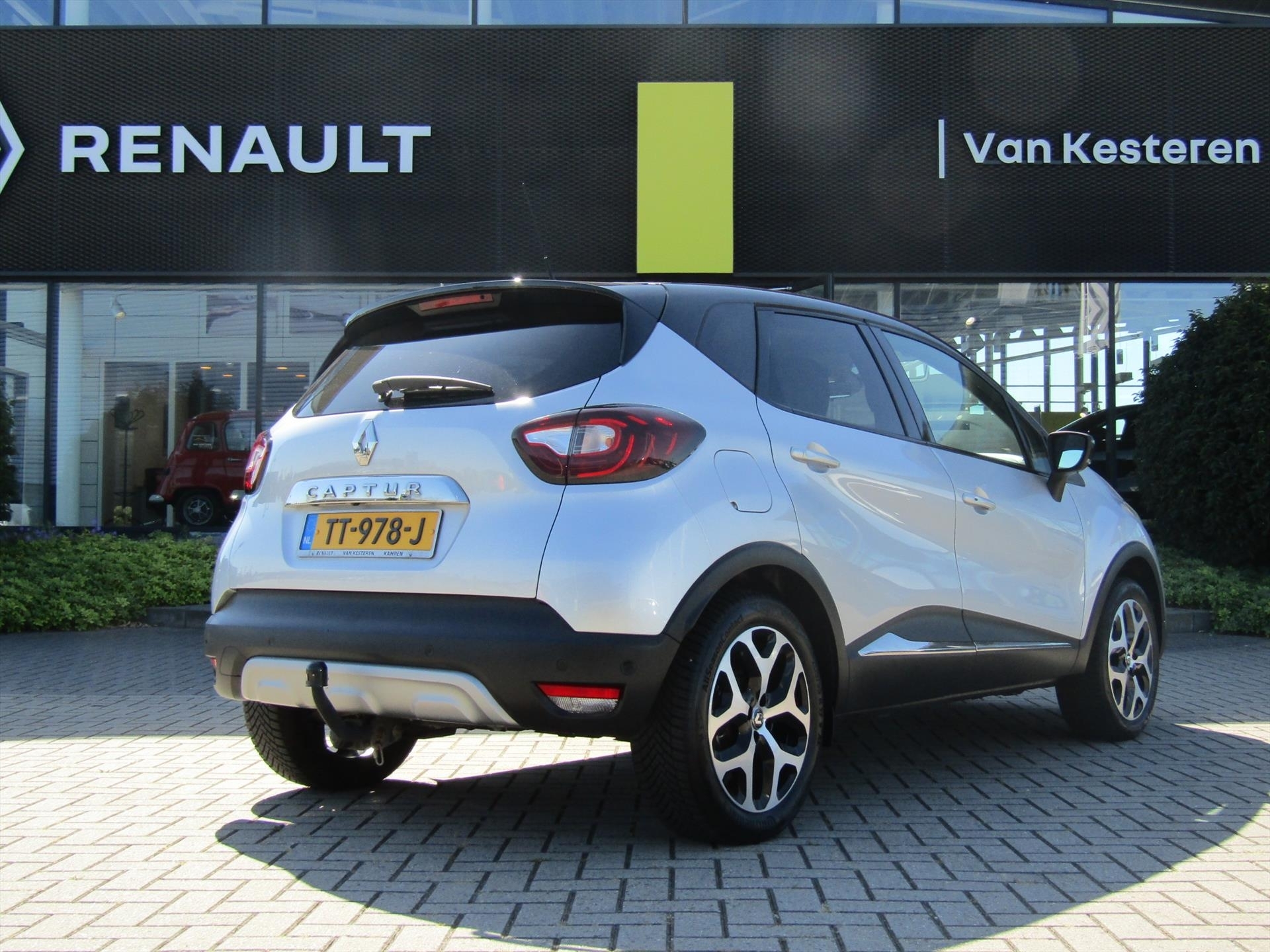 RENAULT Captur TCe 90pk Intens / Trekhaak / Navigatie / Camera / Blindspotwarning