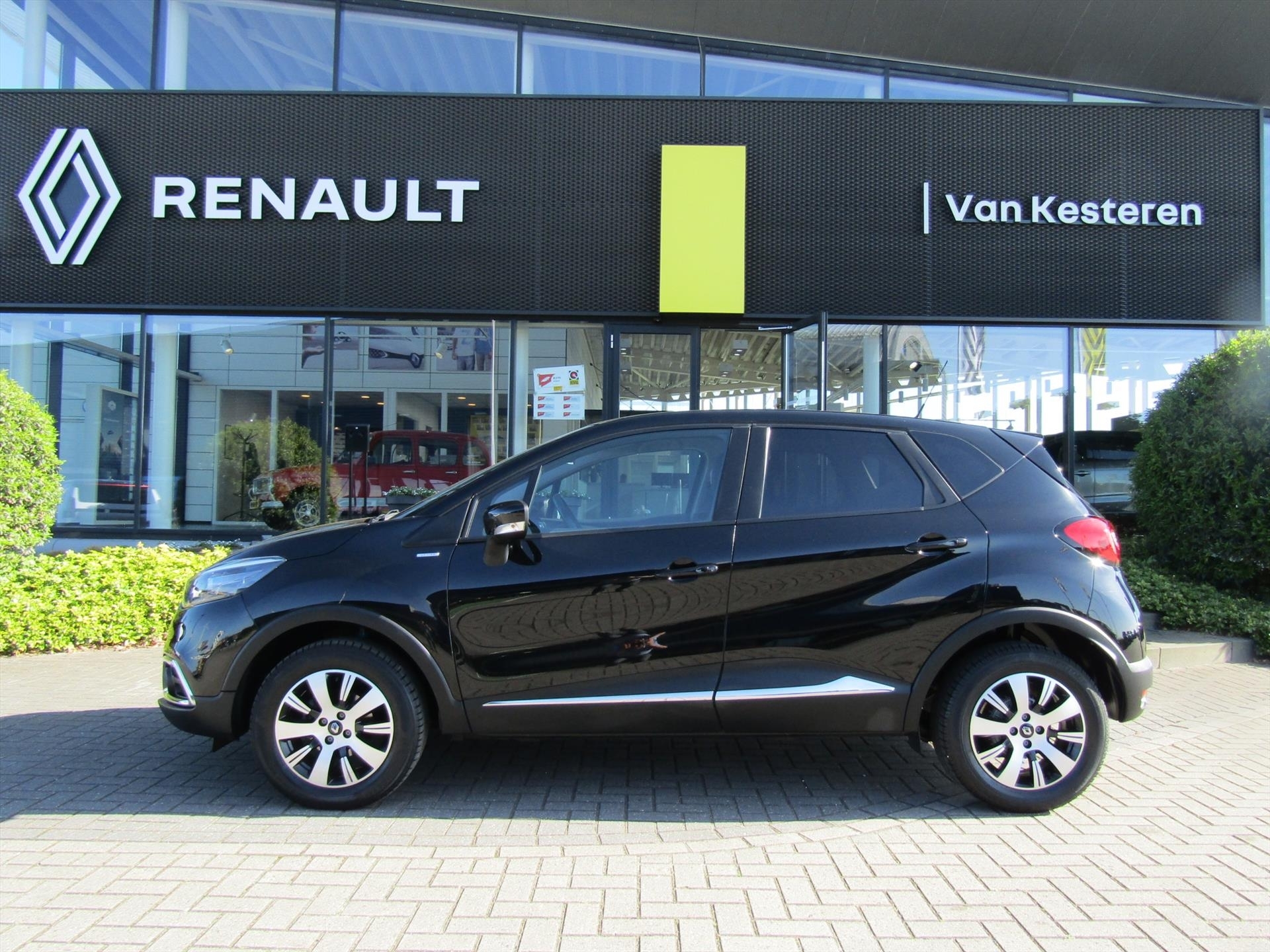 RENAULT Captur TCe 90PK Limited / Trekhaak / 1e eigenaar / Navigatie / Compleet dealer O.H.