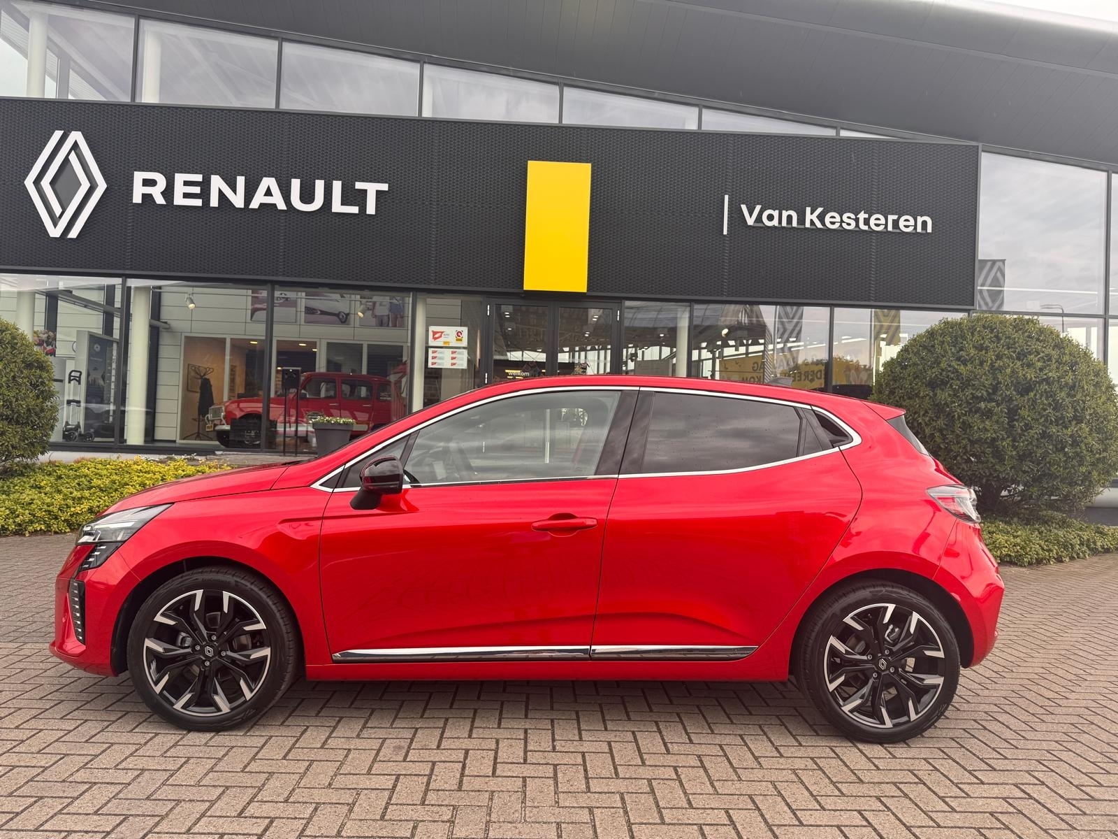 RENAULT Clio 1.0 TCe 90pk Techno / Adaptieve cruise/ Camera/ 17'' LMV/ Navi
