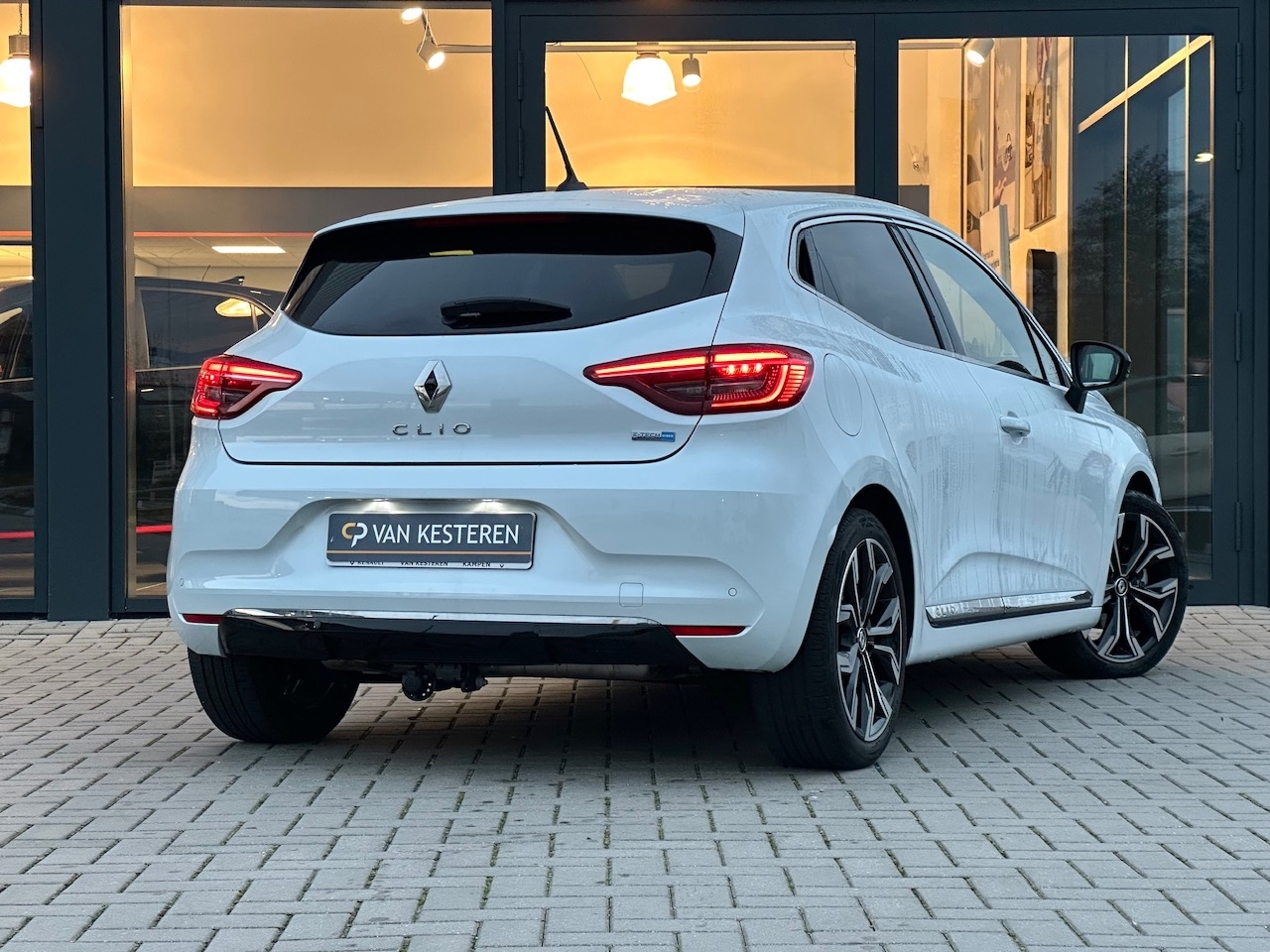 RENAULT Clio 1.6 E-Tech Hybrid 140pk Intens | Trekhaak Afn. | ACC | Pack Winter | Nav | Blindspot | Cam. | Nieuwstaat | NL Auto | 