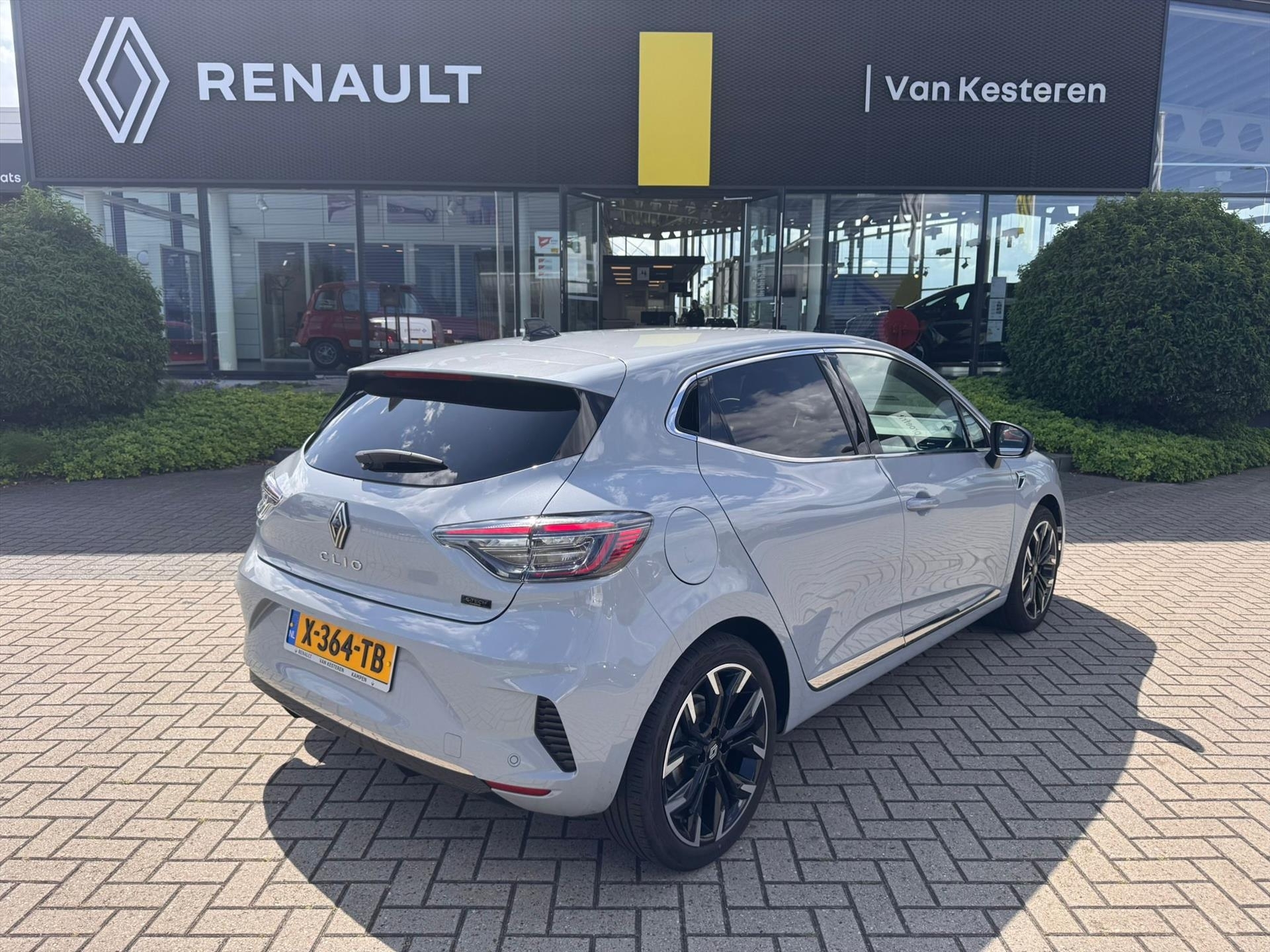RENAULT Clio 1.6 E-Tech Hybrid 145pk Techno / Groot scherm 9,3'' navi / Pack Look 17'' LMV / Camera / 1e eigenaar