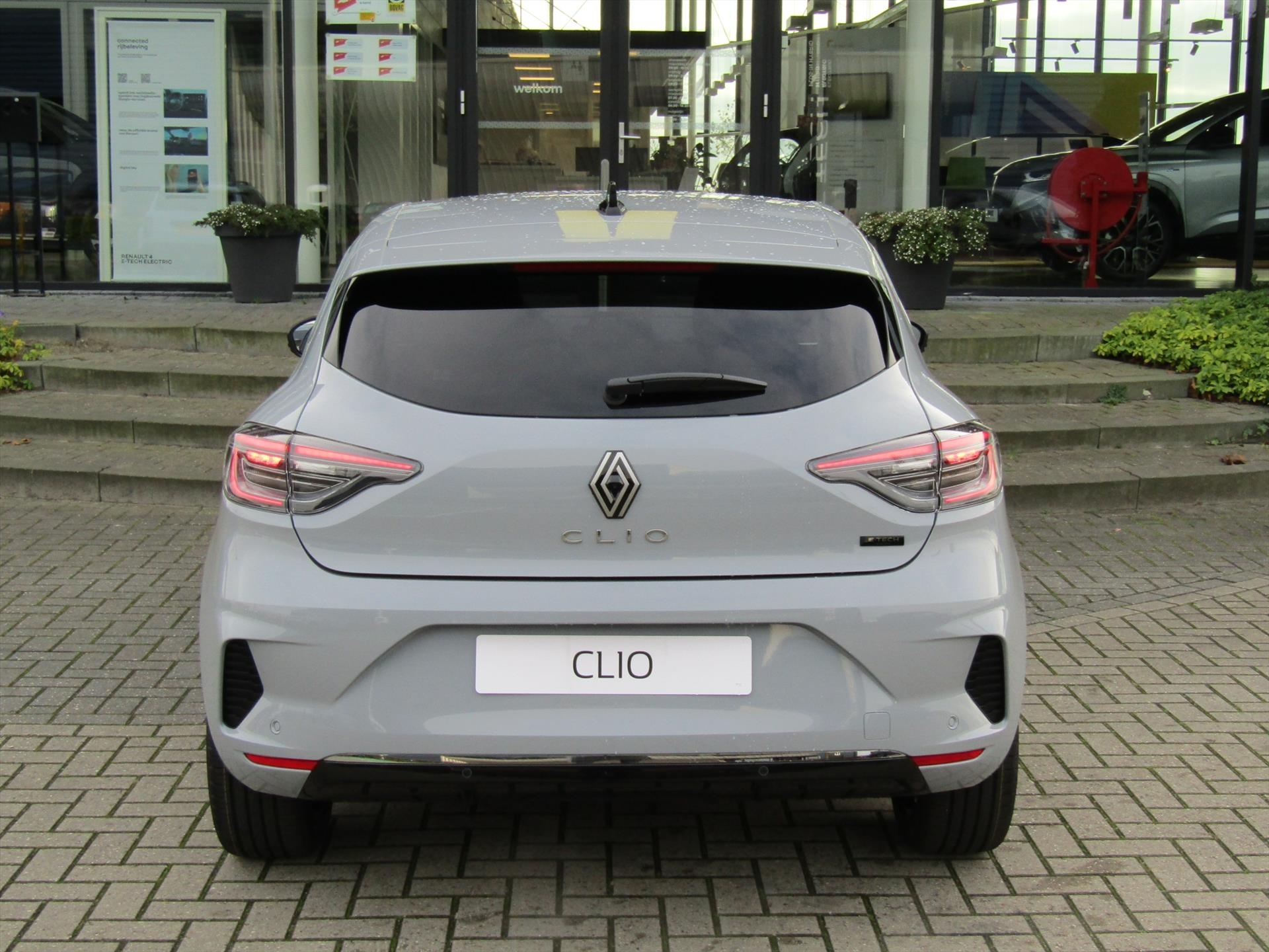 Renault Clio 1.6 E-Tech Hybrid 145pk Techno / Pack Winter / Pack Navigation / Pack Look 17 / *NU UIT VOORRAAD 28.519,- RIJKLAAR!!!