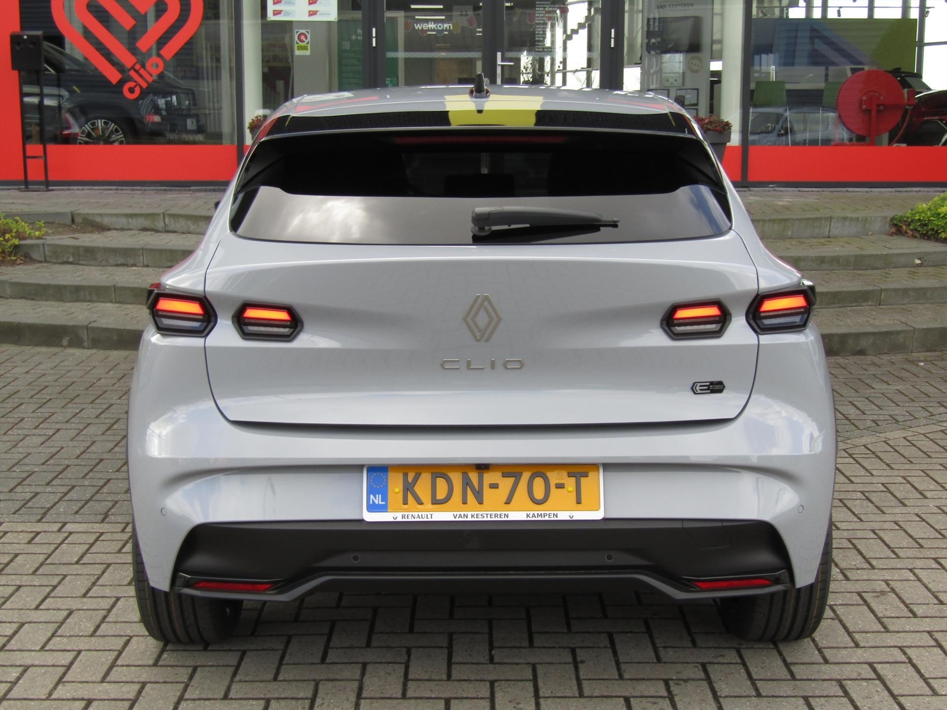 RENAULT Clio 6 Techno 1.8 E-Tech Full Hybrid 160pk / Navigatie / 360 Camera / Stoelverwarming