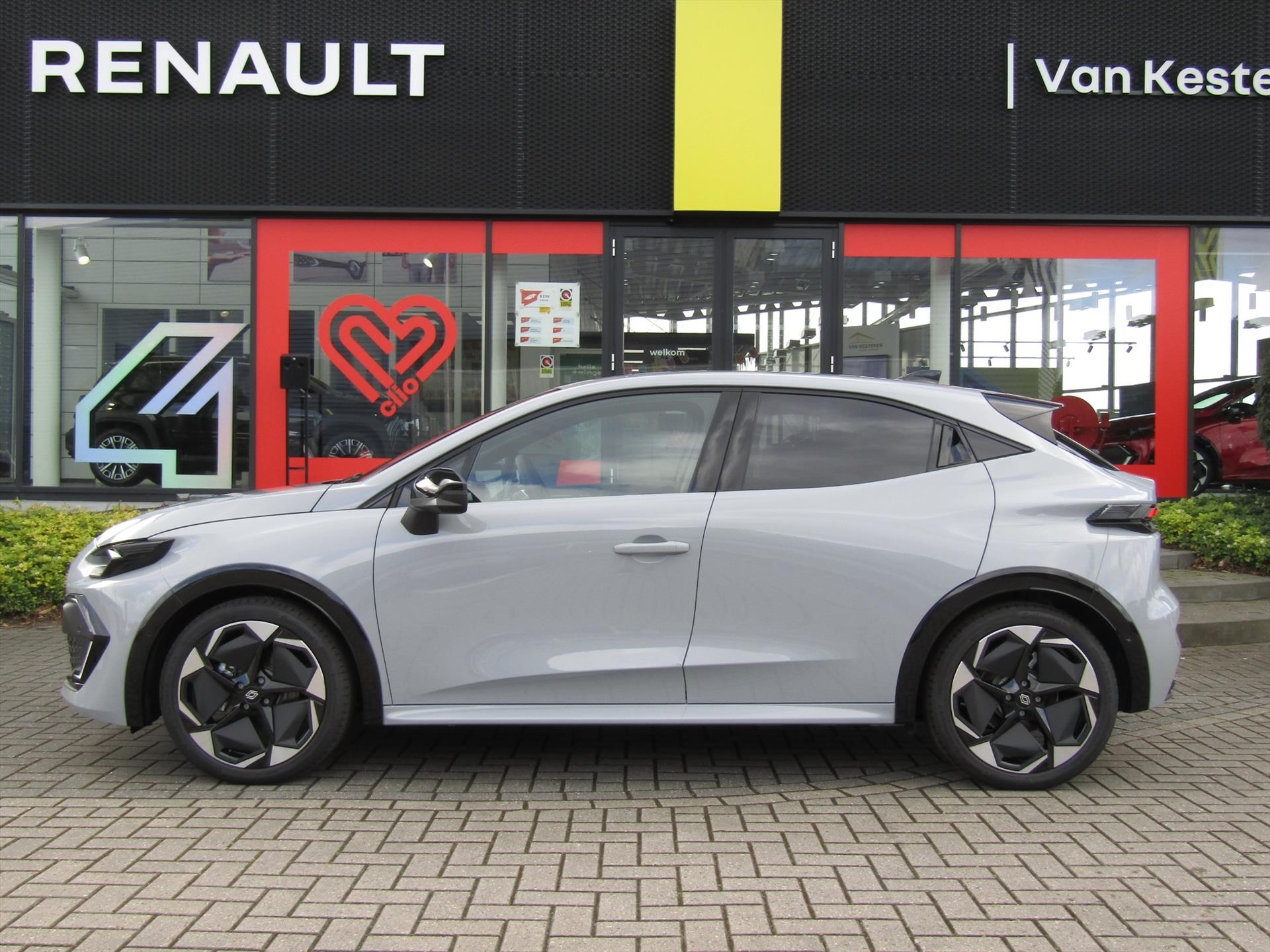 RENAULT Clio 6 Techno 1.8 E-Tech Full Hybrid 160pk / Navigatie / 360 Camera / Stoelverwarming