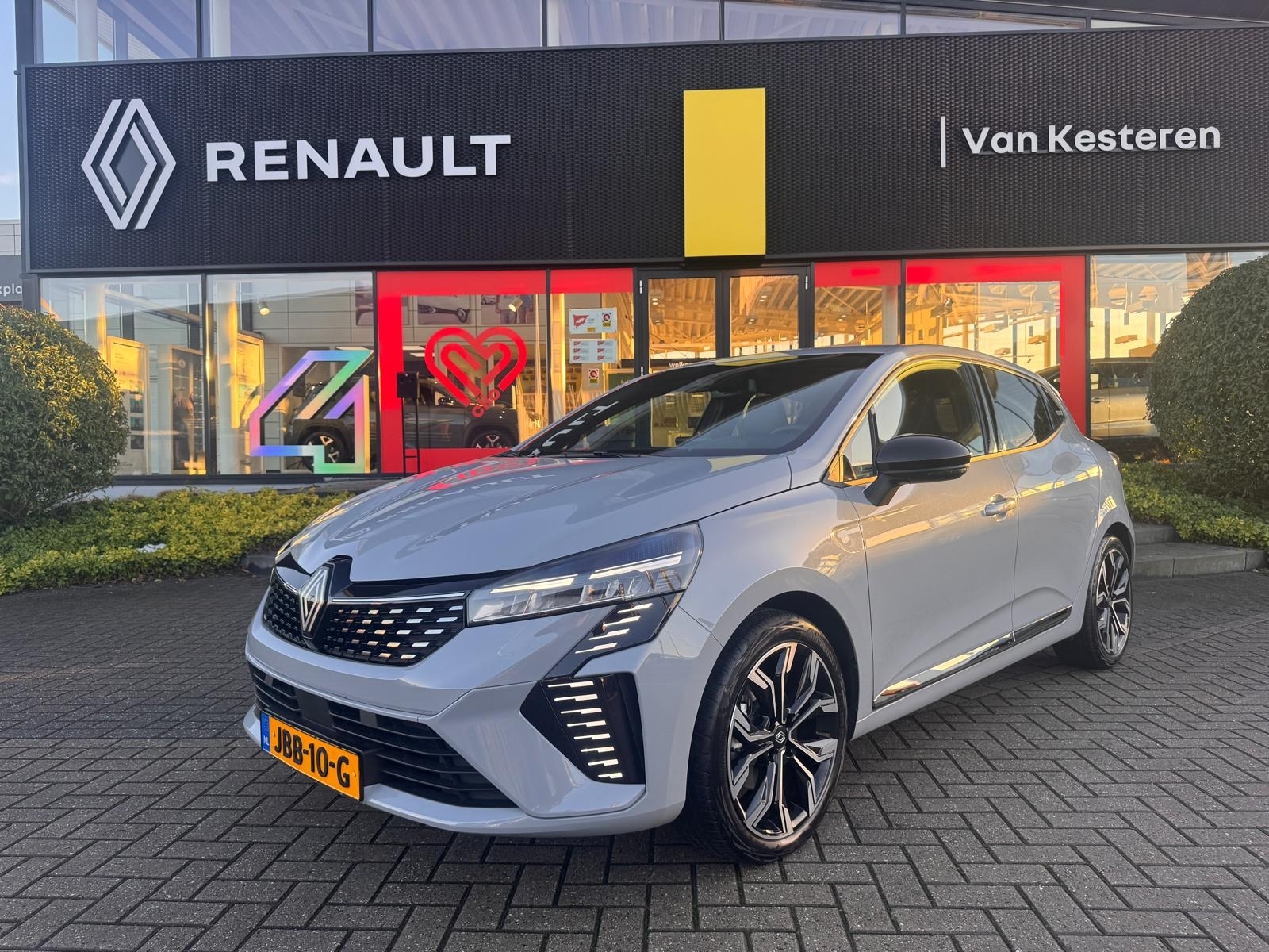 Renault Clio E-Tech Hybrid 145 Techno / 9,3 Navigatie / Camera / 17"/ Stoelverw. 