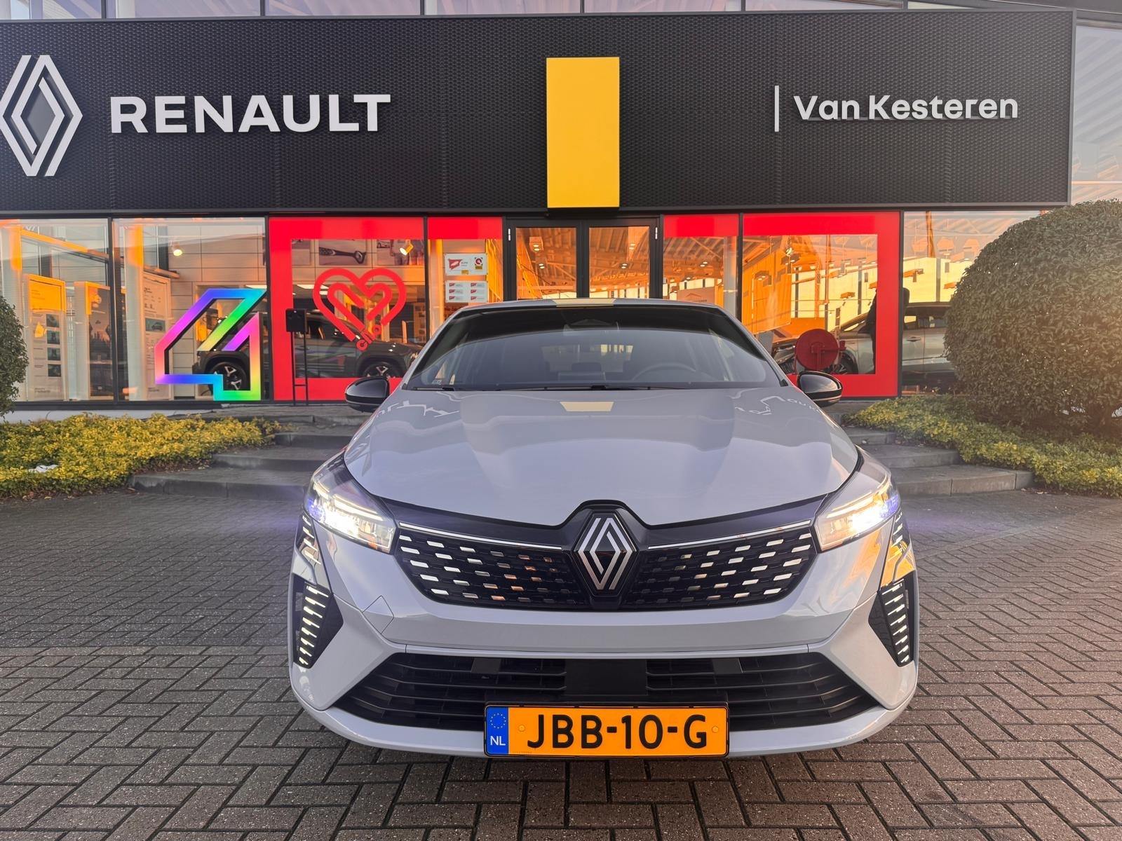 Renault Clio E-Tech Hybrid 145 Techno / 9,3 Navigatie / Camera / 17"/ Stoelverw. 