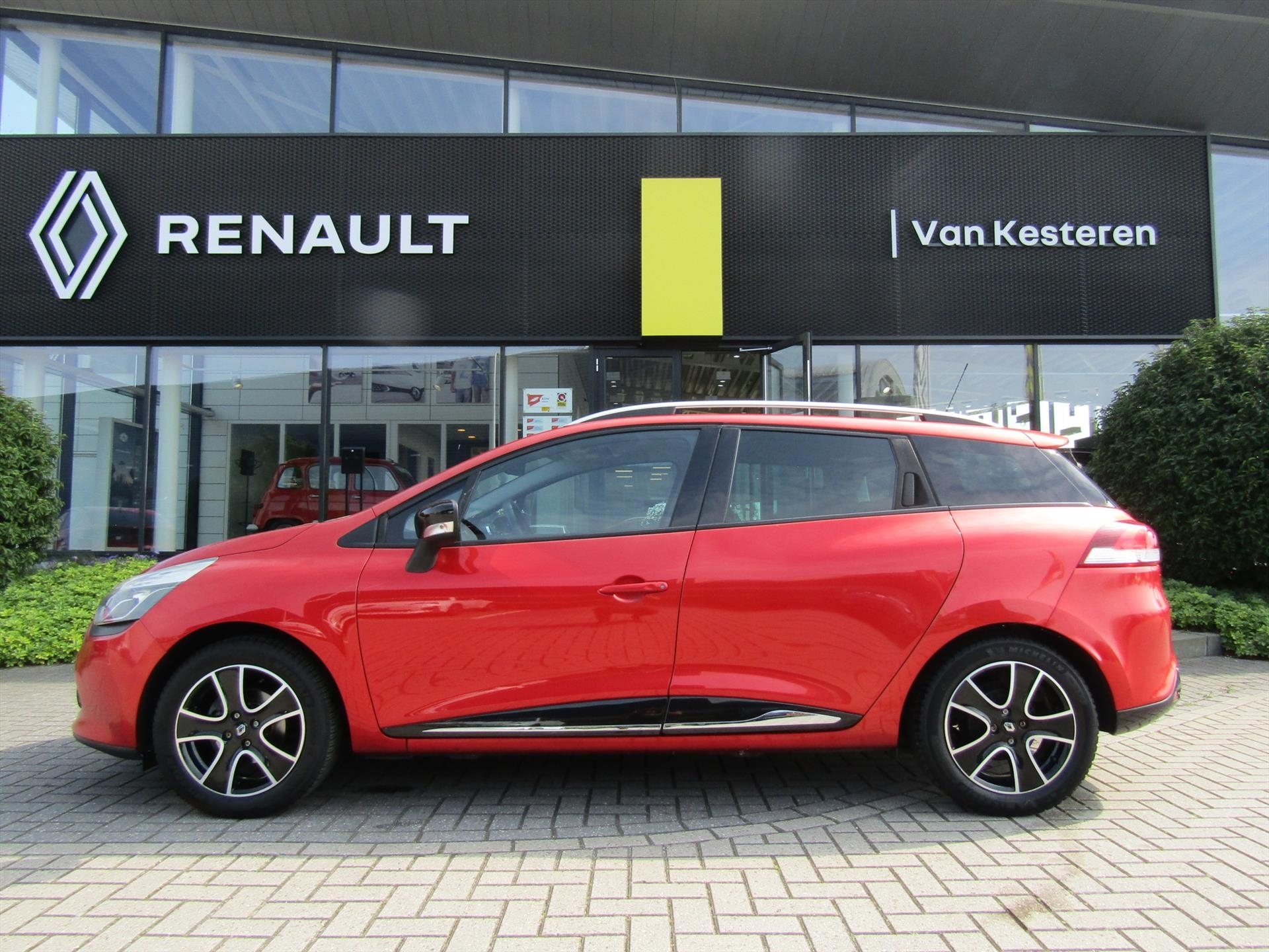 RENAULT Clio Estate TCe 90pk Expression / Trekhaak / Navigatie / Cruise-Control / Lmv