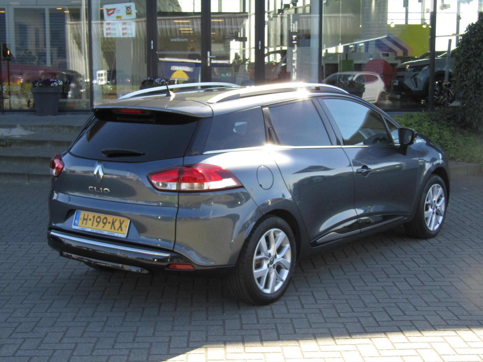 RENAULT Clio Estate TCe 90pk Limited / 1e eigenaar / Compleet dealer O.H. inclusief Winterbanden