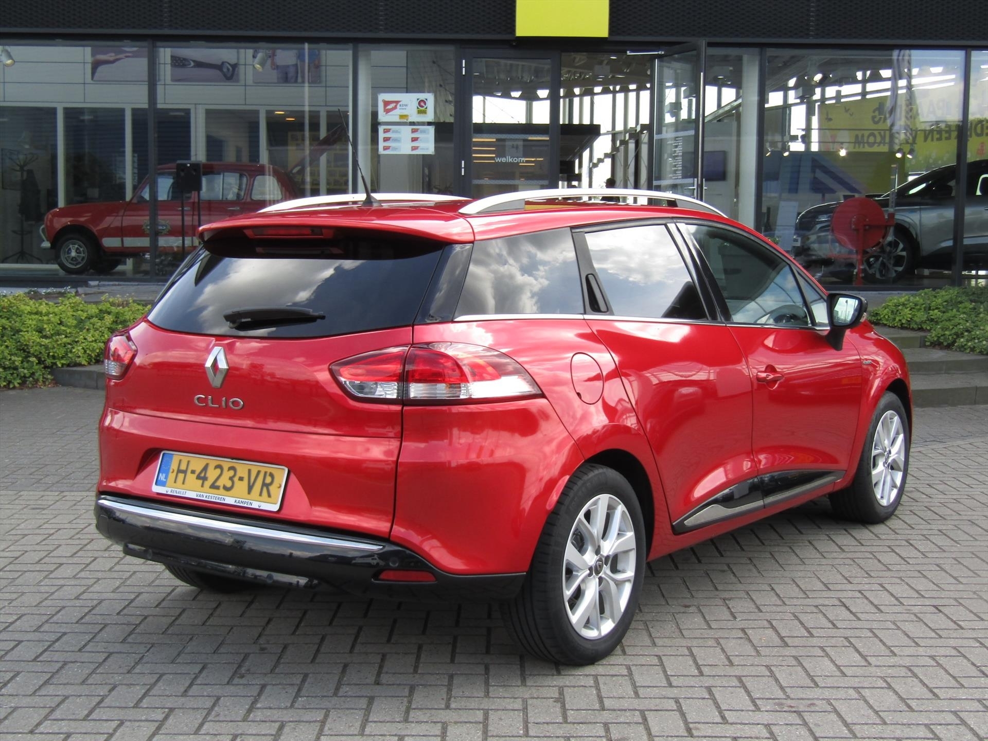Renault Clio Estate TCe 90pk Limited / Navigatie / Camera / Handsfree / 1e eigenaar / dealer O.H.