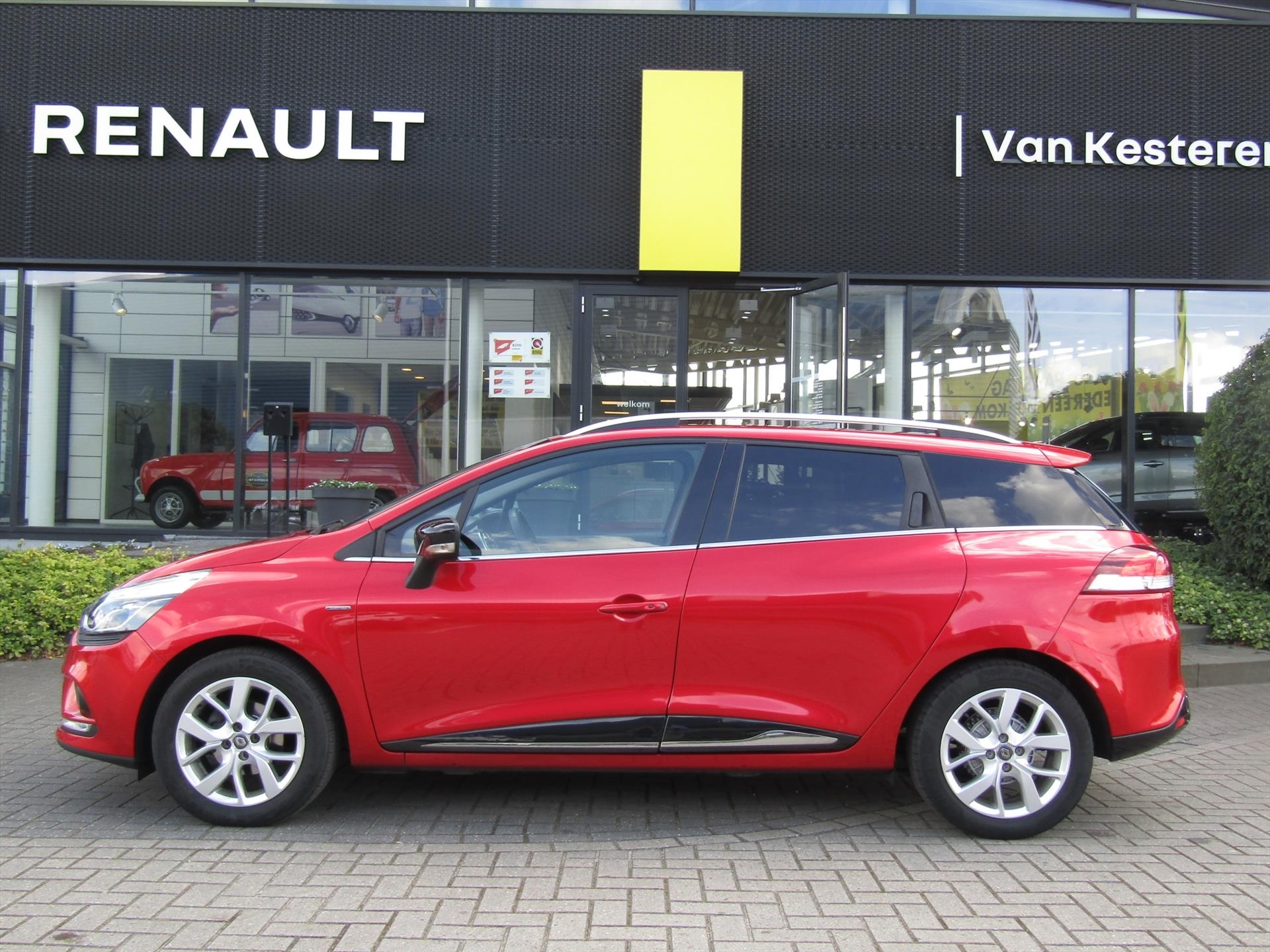 Renault Clio Estate TCe 90pk Limited / Navigatie / Camera / Handsfree / 1e eigenaar / dealer O.H.