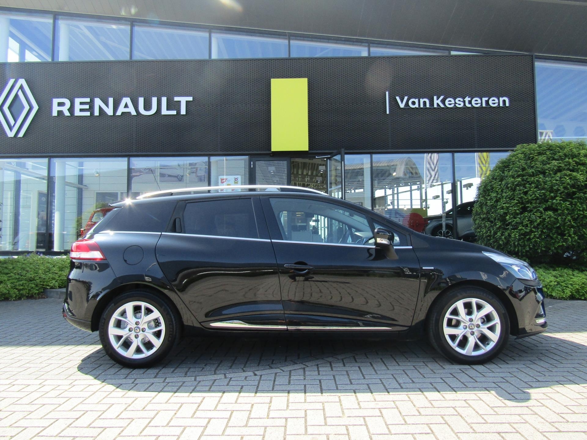 RENAULT Clio Estate TCe 90pk Limited / Navigatie / Lmv / Cruise-Control