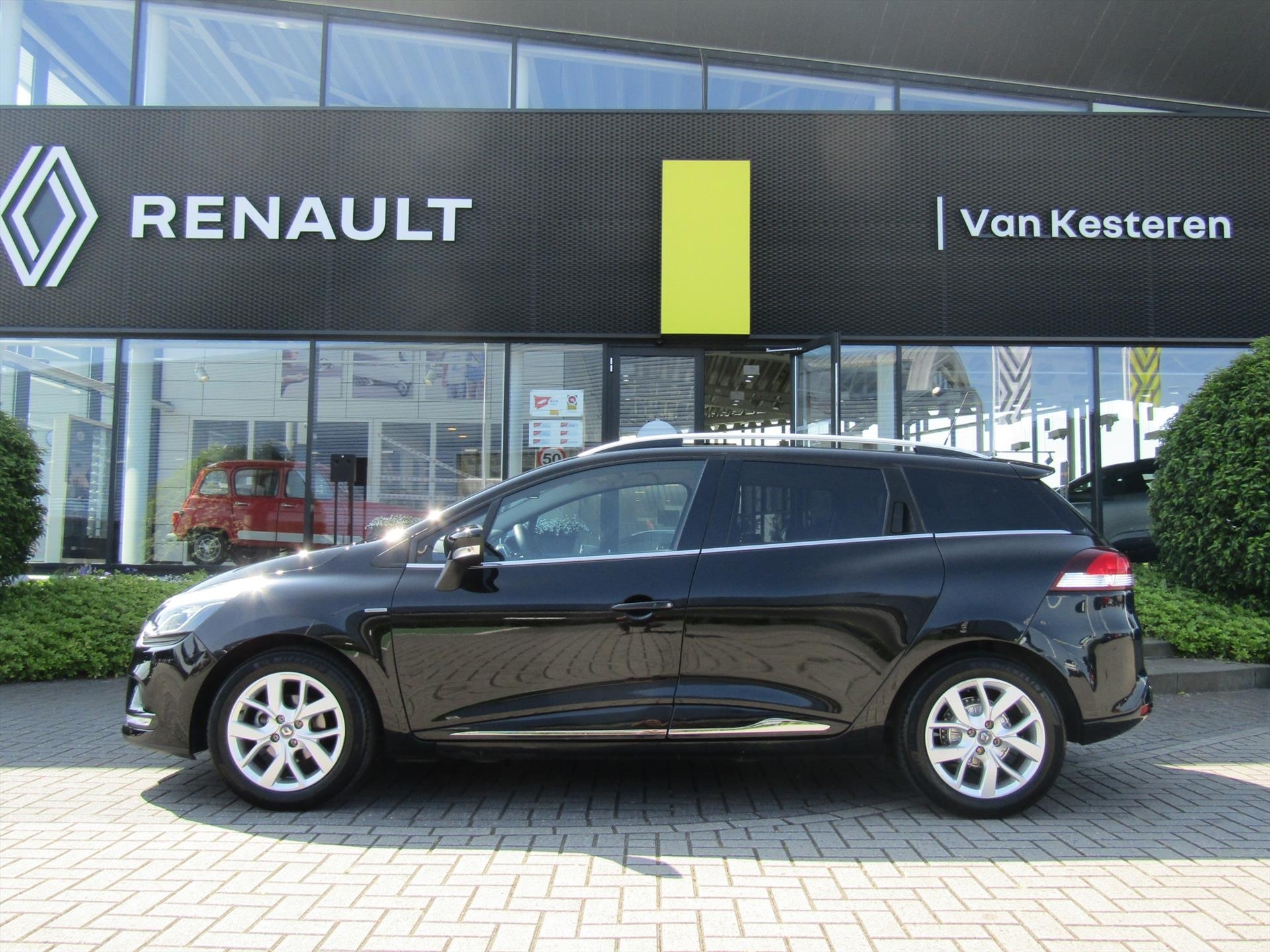 RENAULT Clio Estate TCe 90pk Limited / Navigatie / Lmv / Cruise-Control