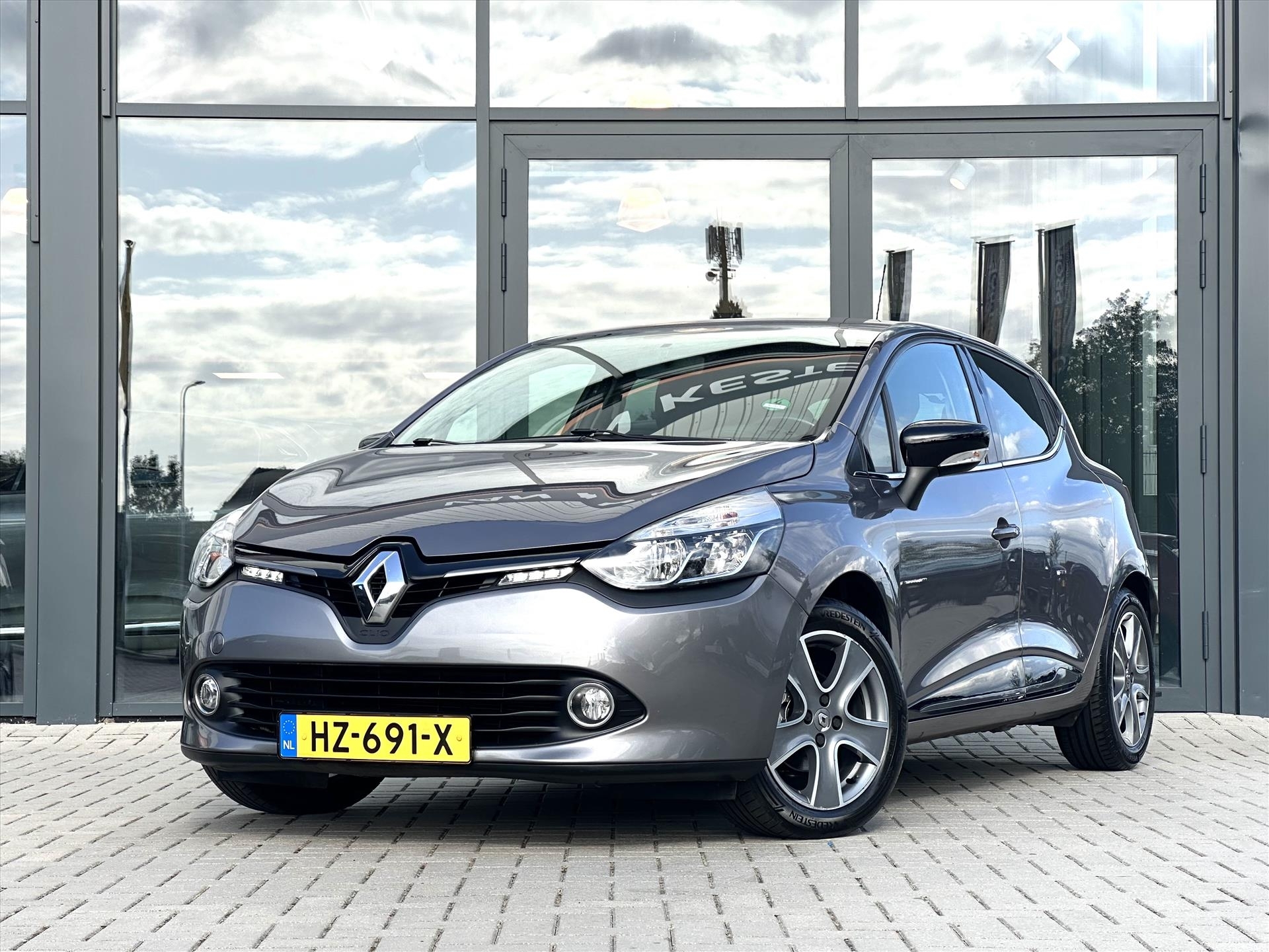 Renault Clio TCe 90pk Night & Day | Trekh. | Nav. | PDC | DAB | NL Auto |