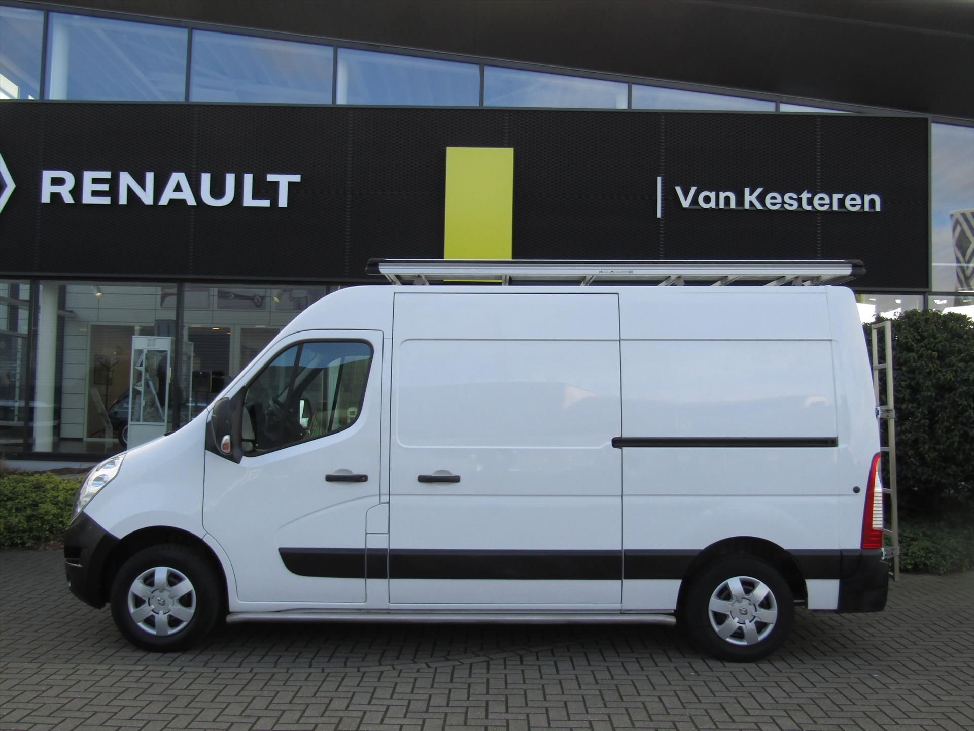 RENAULT Master GB 2.3 dCi 130pk L2H2 / 2x Schuifdeur / Trekhaak / navigatie / Blindspot / Cruise-Control