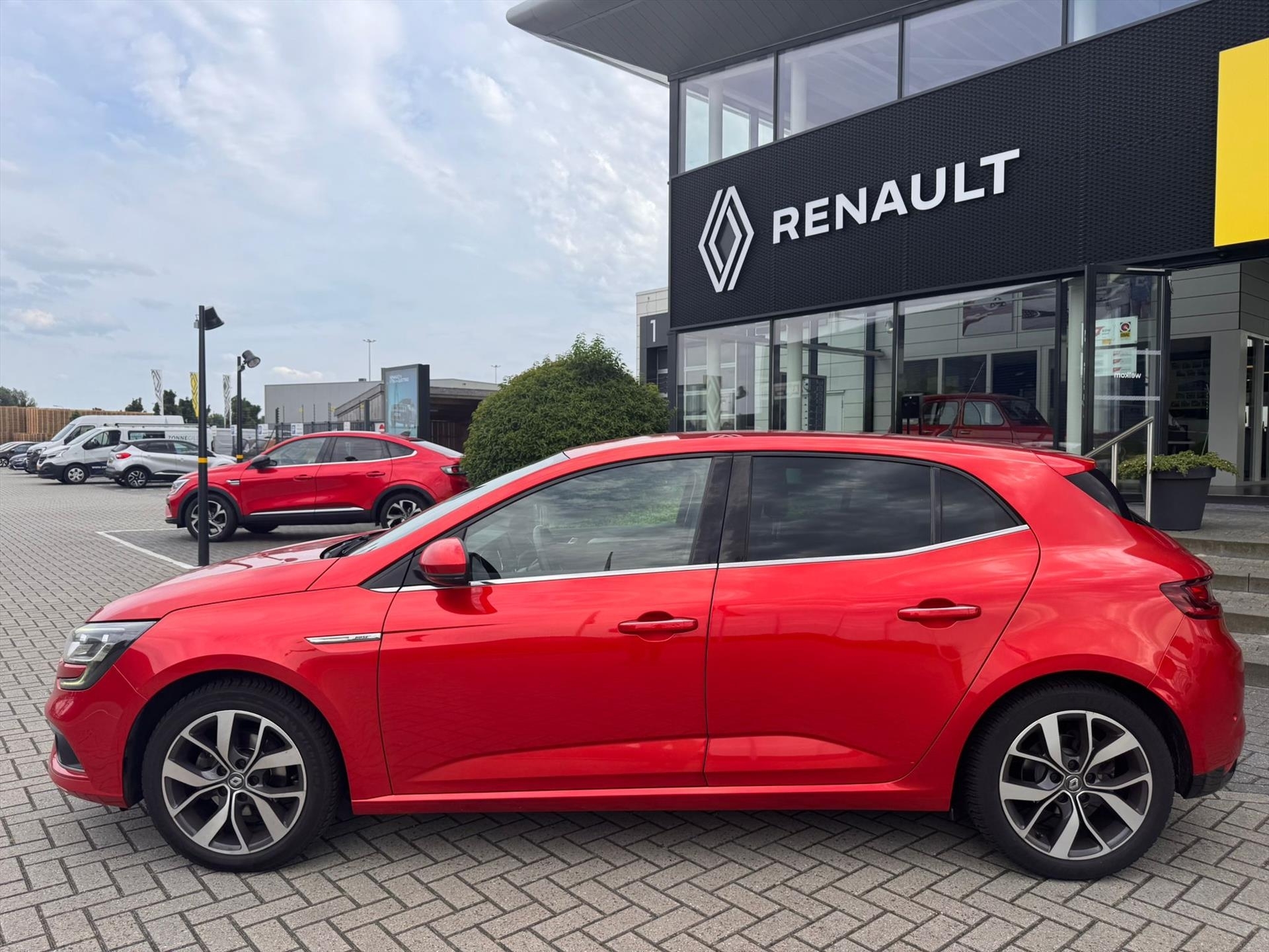 RENAULT Megane Energy TCe 130pk Bose/ Trekhaak/ Camera/Massagestoel/