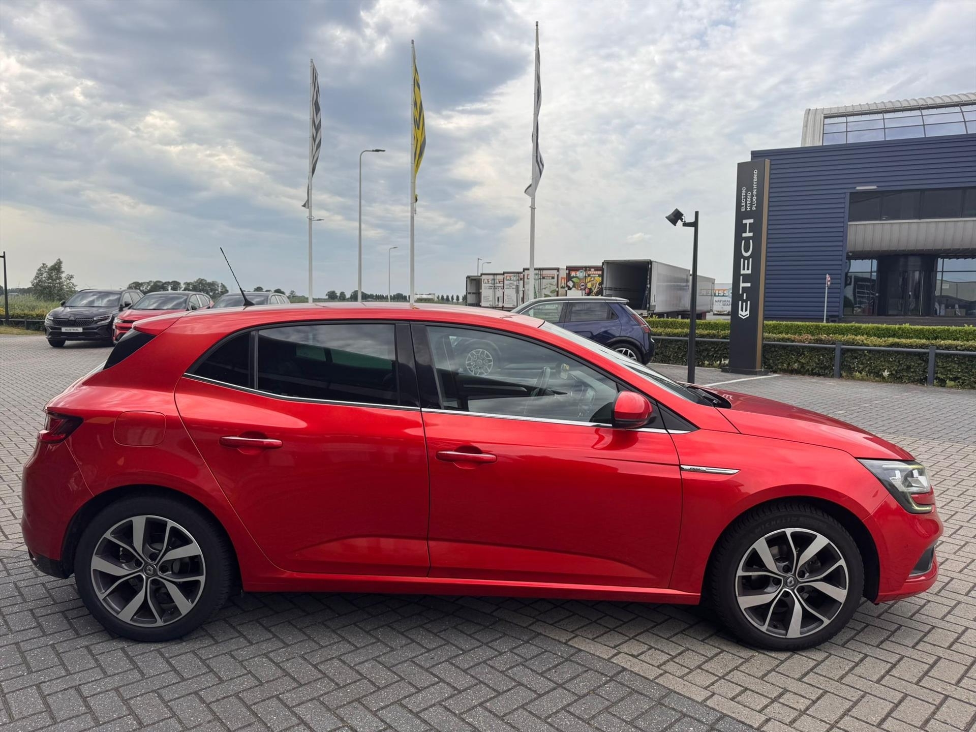 RENAULT Megane Energy TCe 130pk Bose/ Trekhaak/ Camera/Massagestoel/