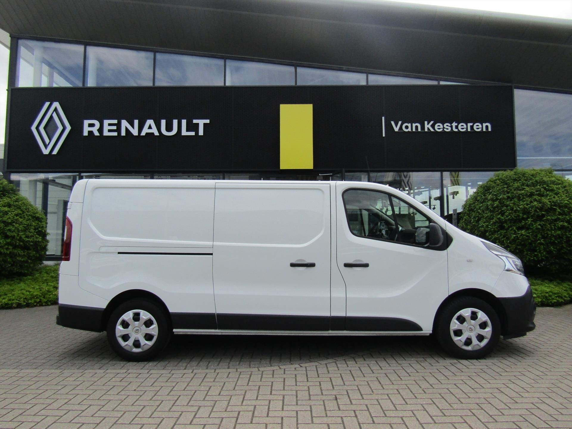 RENAULT Trafic 2.0 Energy dCi 120pk L2H1 T29 Work Edition / Navigatie / Camera / Trekhaak