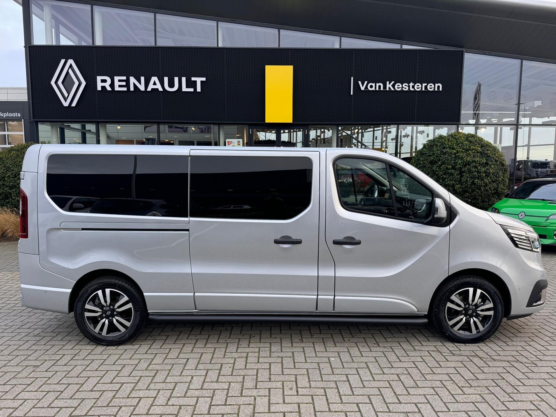 RENAULT Trafic GB 2.0 Blue dCi 150EDC L2H1 T30 Extra 125 Anniversary /Trekhaak/ Full option/ Stoelverwarming/ Camera/ Black Pack